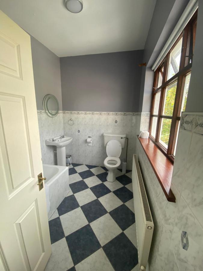 Manorhamilton Five Glens Inn מראה חיצוני תמונה